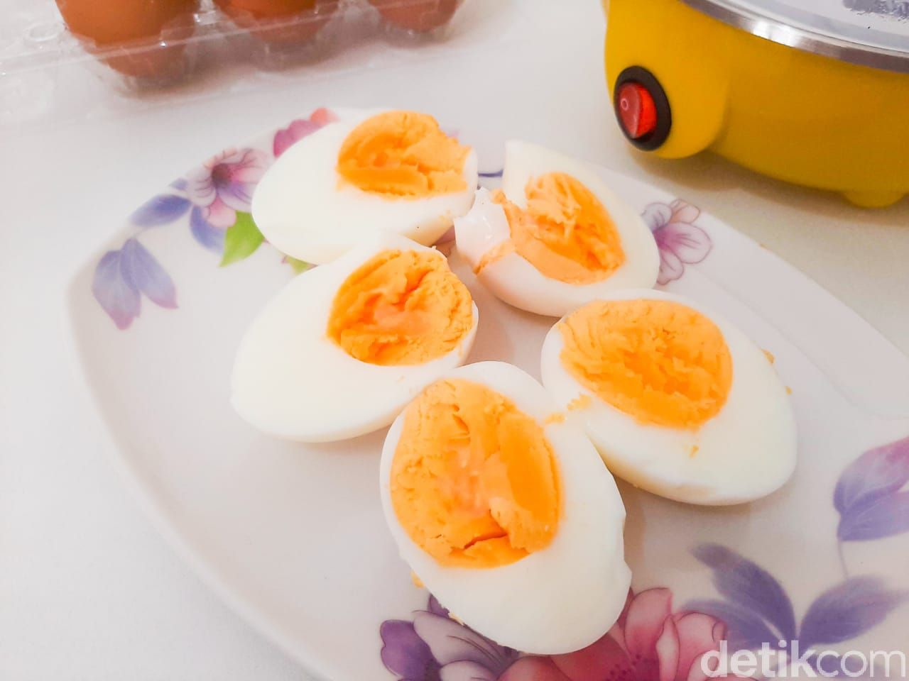 Kukusan Telur Elektrik yang Praktis