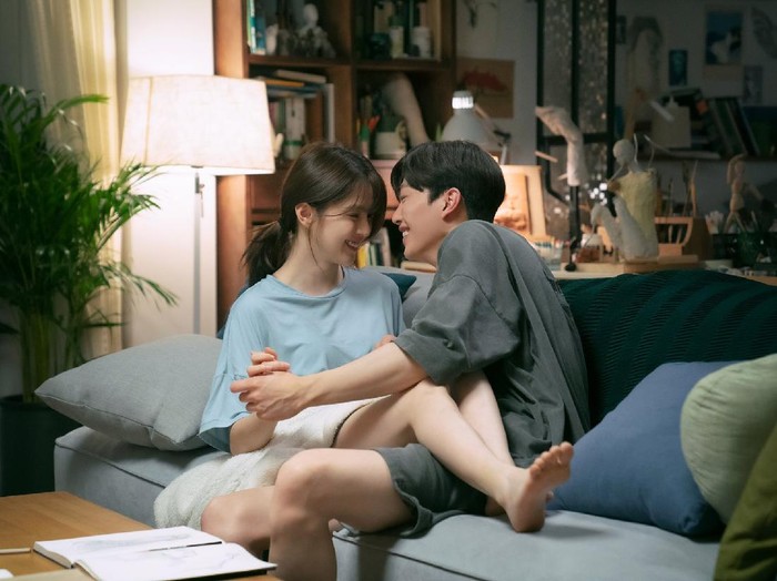 Han So Hee dan Song Kang dalam drama Korea Nevertheless. Foto: dok. JTBC Han So Hee dan Song Kang dalam drama Korea Nevertheless. Foto: dok. JTBC