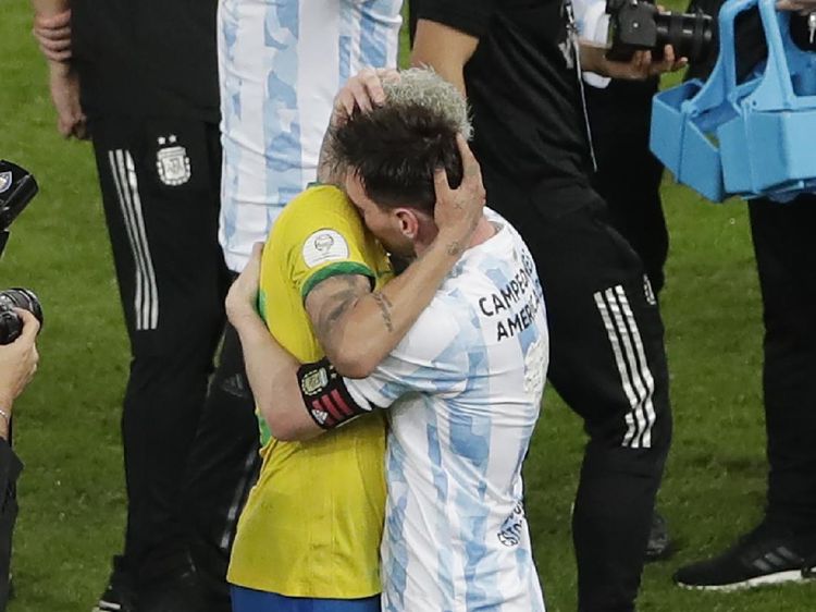 Potret Neymar Nangis, Messi pun Memeluk