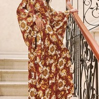 Ini adalah salah satu foto yang diunggah Nia di akun Instagramnya pada 15 April 2021. Nia tampak mengenakan kaftan berwarna coklat dengan pulasan lipstik berwarna merah. Foto: Instagram/@ramadhaniabakrie