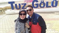 Pose didepan prasasti Tuz Golu