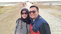 Jalan yang membelah danau garam