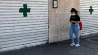 Apotek di Beirut tutup karena mogok nasional untuk memprotes kekurangan obat yang parah di negara itu.