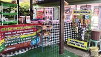 Cara sederhana ini, diakui Ririn membuatnya tambah bahagia. Setidaknya, ada satu kegiatan kecil yang dilakukannya untuk meringankan beban sesama, kala pandemi COVID-19 melanda tak tentu ujung akhirnya.
