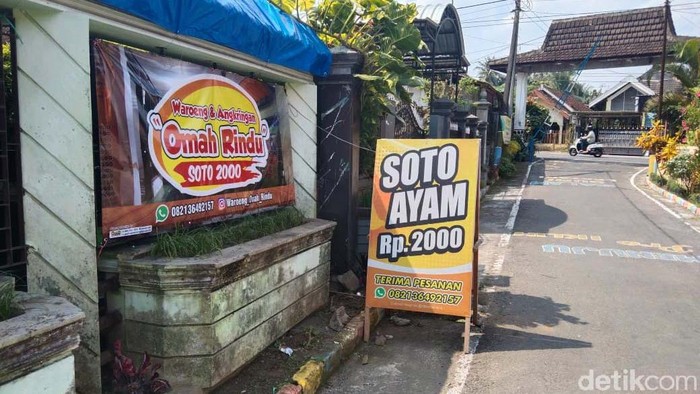Satu Porsi Soto Ayam di Blitar Ini Cuma Rp 2 Ribu Lho Warung Omah Rindu yang menjual soto ayam seharga Rp 2000 per porsi ini berada di Kecamatan Garum, Kabupaten Blitar.