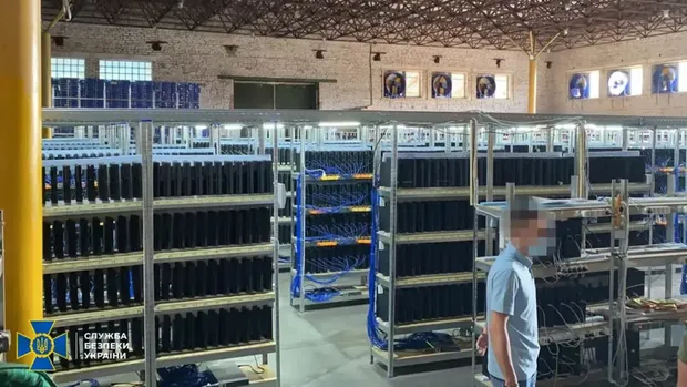 Tambang Kripto di Ukraina yang menggunakan ribuan PS4