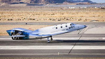 Setelah re-entry, VSS Unity akan terbang dan mendarat di fasilitas Virgin Galactic. Pengalaman terbang ke luar angkasa ini bisa kalian beli dengan harga USD 250.000 atau Rp 3,6 miliar. Foto: Virgin Galactic
