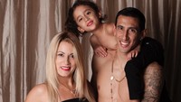 Istri Angel Di Maria, Jorgelina Cardoso yang juga menarik perhatian sebagai WAGs yang mendampingi bintang sepakbola. Foto: dok instagram