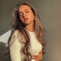 Chloe Wealleans-Watt telah menjalin hubungan dengan salah satu pemain timnas Inggris, Mason Mount. Keduanya telah berpacaran sejak tahun 2017. Chloe sendiri diketahui merupakan salah satu anggota girlband 303. Foto: Instagram