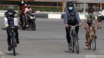 Warga Bekasi Isi PPKM Darurat dengan Bersepeda