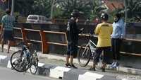 Namun kesadaran warga untuk tidak keluar rumah masih kurang.