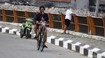 Warga Bekasi Isi PPKM Darurat dengan Bersepeda