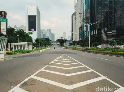 Wow! Jalan Sudirman Jakarta Sepi Banget