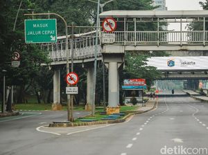 PPKM Darurat Bikin Jalanan Sepi dan Lalu Lintas Jakarta Turun 60%