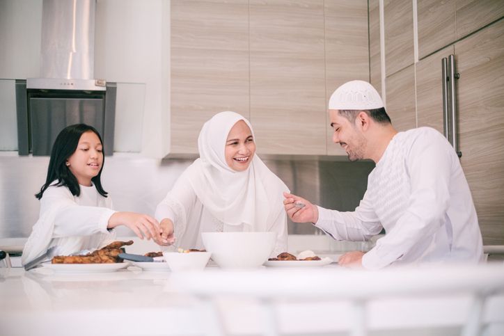 7 Adab Makan dalam Ajaran Islam Ini Dicontohkan Nabi Muhammad SAW