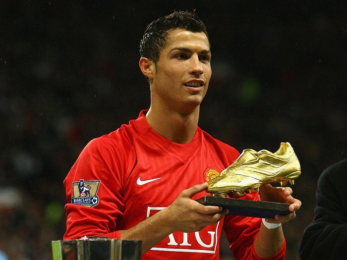 MANCHESTER, UNITED KINGDOM - OCTOBER 29: Cristiano Ronaldo of Manchester United poses with the European Golden Boot award as Europes top scorer for the 2007  2008 season before the Barclays Premier League match between Manchester United and West Ham United at Old Trafford on October 29, 2008 in Manchester, England. (Photo by Alex Livesey/Getty Images)