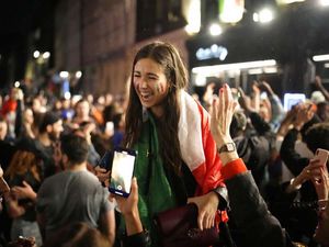 Aksi Pendukung Cantik Italia Rayakan Gelar Juara
