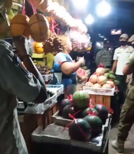 5 Aksi Protes Pedagang Makanan saat PPKM Darurat ini Bikin Netizen Iba