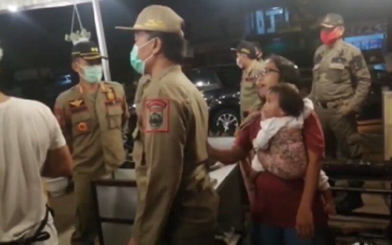 5 Aksi Protes Pedagang Makanan saat PPKM Darurat ini Bikin Netizen Iba