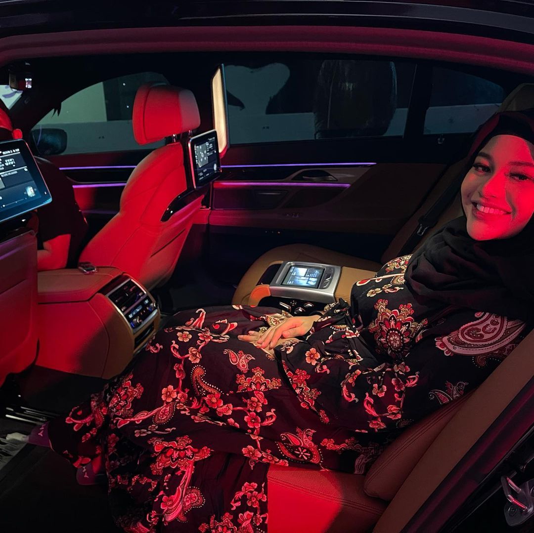 Atta Halilintar hadiahkan Aurel Hermansyah mobil BMW 730Li M Sport seharga Rp 2 miliar