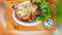 Di Cirendeu, Tangerang Selatan ada tempat makan ayam kremes yang empuk dan nikmat. Namanya Ayam Kremes Tulang Lunak Happy. Harganya per porsi Rp 20 ribuan saja. Foto: Instagram @ayamkremeshappy