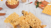 Kamu bisa memesan ayam kremes via online. Salah satu toko online yang terkenal adalah Ayam Kremes Bu Naniek. Toko online ini menawarkan ayam kremes matang ataupun kondisi beku. Bisa dipesan via GoFood, GrabFood, dan WhatsApp. Foto: Instagram @ayamkremes_bunaniek