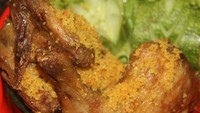 Tempat makan ayam kremes enak lainnya adalah Ayam Kremes Bu Tjondro yang salah satu gerainya berada di Jalan Bintaro Utama I No. 3, Jakarta Selatan. Harga ayam kremes di sini mulai dari Rp 16 ribu - Rp 50 ribuan. Foto: Instagram @ayamkremes_butjondro