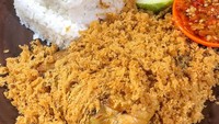 Ayam Kremes Kraton salah satu tempat makan ayam kremes populer di Jakarta. Salah satu lokasinya ada di Jalan Tebet Barat Dalam Raya No. 34, Jakarta Selatan. Harga ayam kremes per potongnya dibanderol Rp 15 ribuan, sedangkan satu ekornya harganyaRp 65 ribuan. Foto: Instagram @ayamkremeskraton