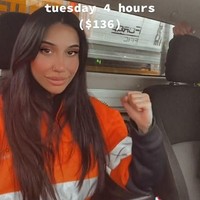 Wanita bernama Belinha Ferreira baru-baru ini jadi viral setelah mengungkap profesinya di TikTok. Meski seorang wanita yang punya penampilan menarik, ia tak ragu untuk bekerja di jalanan jadi petugas lalu lintas. Tak heran memang karena untuk pekerjaan itu ia bisa dibayar puluhan juta dalam seminggu. Foto: Instagram @_spicytapatio