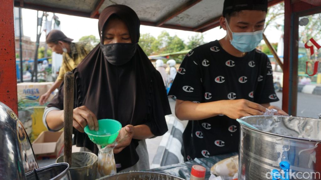 Bubur Jamu Coro Warisan Kesultanan Demak Bintoro Ini Diracik dengan 15 Rempah