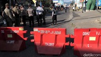 Uji coba buka tutup jalan ini dilakukan dari pukul 13.00 hingga 16.00 WIB.