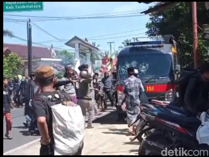 Demo bela Habib Rizieq di Tasikmalaya ricuh
