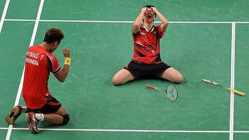 Moment selebrasi pebulutangkis ganda Indonesia Tontowi Ahmad dan Lilyana Natsir dari Indonesia merayakan kemenangan dalam pertandingan Semifinal Ganda Campuran melawan Nan Zhang dan Yunlei dari China. Mike Ehrmann/Getty Images.