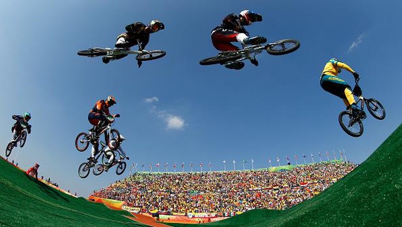 Olimpiade tak hanya ditunggu para Atlet, fotografer pun menunggu ajang ini untuk abadikan momen yang memukau mata. Berikut beragam foto memukau di Olimpiade Rio