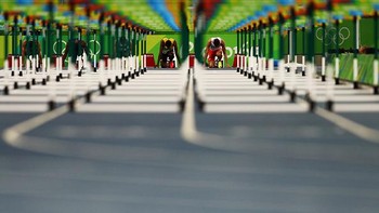Fotografer ini berhasil menggunakan gawang untuk memframing moment start di Semifinal Lari Gawang 110m Putra di Stadion Olimpiade pada 16 Agustus 2016 di Rio de Janeiro, Brasil. Patrick Smith/Getty Images.