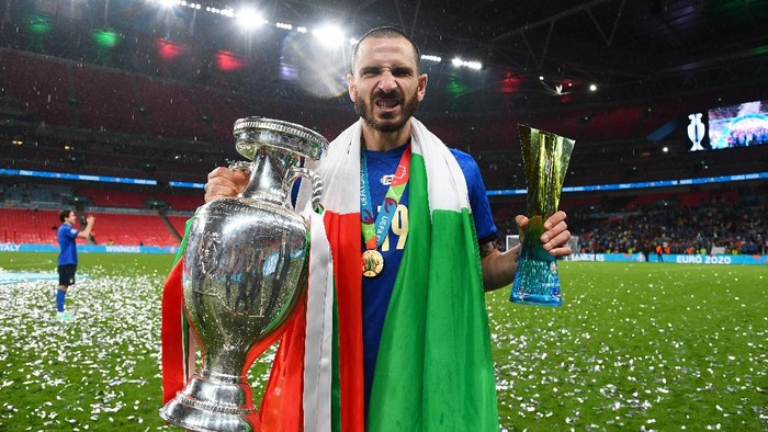 LONDON, ENGLAND - JULY 11: Leonardo Bonucci of Italy celebrates with The Henri Delaunay Trophy and his Heineken 
