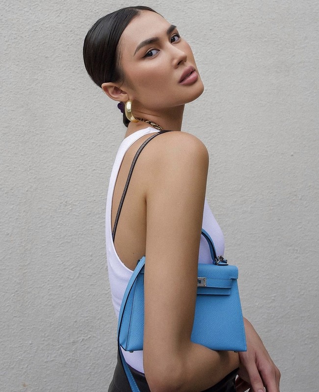 Pemalsuan opini, opiniku tentang film seri dan fashion show yang dicomot tidak lengkap, hanya sepenggal sepenggal. Direpost oleh banyak oknum yang bahkan tidak dikenal, digiring, diperluas, disambungkan dan diartikan sendiri. Yang sangat simpang dan sangat berbeda dari opiniku yang sesungguhnya, kata Michelle kepada Wolipop, Senin (12/7/2021). Foto: Dok. Instagram @michellehalim