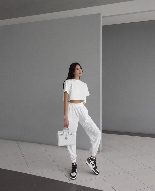 Michelle Halim banyak mendapat kecaman setelah mengkritik penampilan model terbaru brand pakaian dalam wanita tersebut. Kini para model lama Victorias Secret digantikan dengan atlet, pemain film wanita dan aktivis yang memberikan inspirasi. Foto: Dok. Instagram @michellehalim