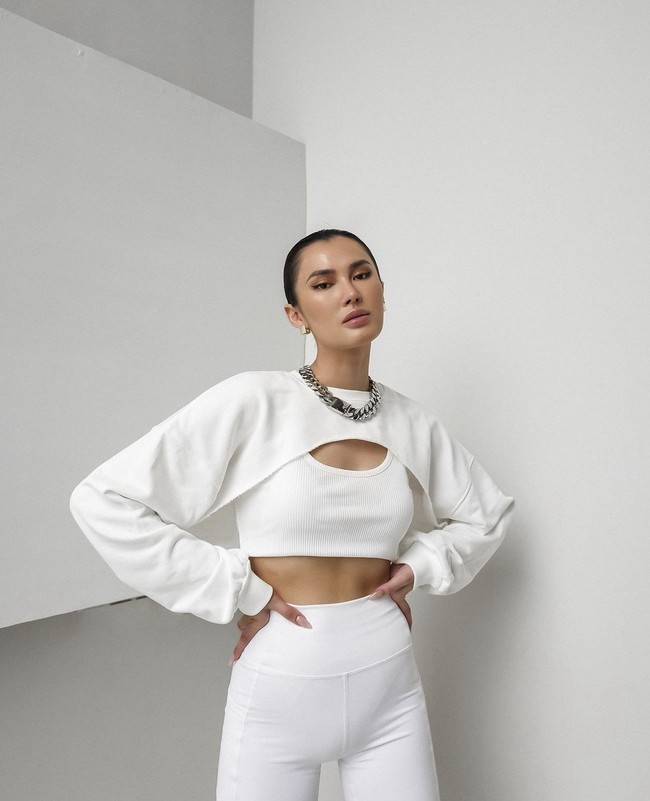 Ketika ulasannya menjadi perbincangan warganet, dia merasa bingung dan terkejut bisa menjadi viral. Wanita yang mengklaim sebagai Menteri Kecantikan itu pun menuturkan alasannya mengunggah postingan tersebut. Foto: Dok. Instagram @michellehalim