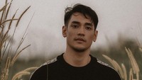 Afgan mengatakan tidak mengalami gejala parah. Ia menduga ini lantaran dirinya sudah divaksin Covid-19. 