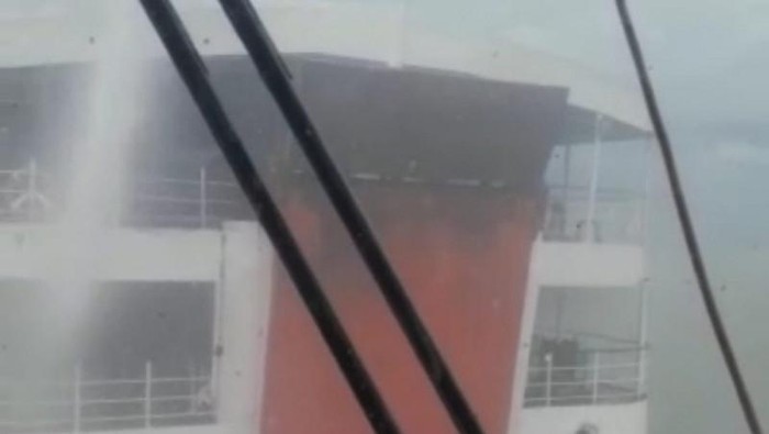 KM Gunsa 8 dari Pelabuhan Tanjung Kalian Muntok Babel menuju Pelabuhan Tanjung Api-api Sumsel terbakar di Selat Bangka, api diduga kuat berasal dari bagian mesin (ANTARA/Kasmono)