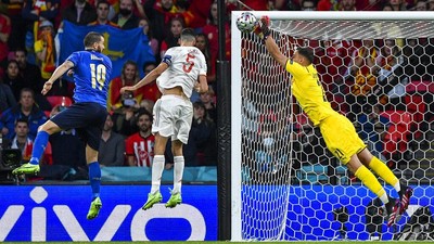 Aksi Memukau Kiper Italia, Pemain Terbaik Euro 2020