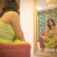 Berat banget rasanya waktu milih2 foto buat di post from the whole photo collection of “MY BODY IS PERFECT AND I LOVE IT” campaign, tulis keterangan dalam unggahannya tersebut. Love her, ACCEPT her, EMBRACE her, BE CONFIDENT dan stop adopting other people’s shaming comments and inserting them in our own heads, for ourselves!! I want to accept me. Gue mau berhenti anggep diri gue jelek karena perut gue gendut atau tangan gue gede, tambahnya. Foto: Instagram/@marshanda99