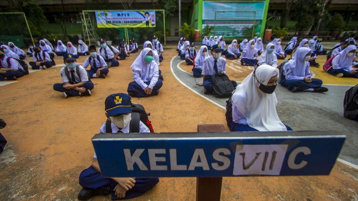 Menengok Hari Pertama Sekolah Tatap Muka di Daerah Kala Pandemi