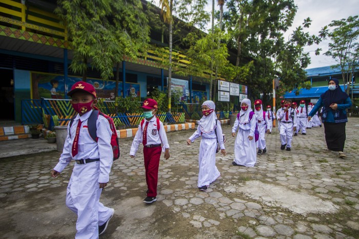 Menengok Hari Pertama Sekolah Tatap Muka di Daerah Kala Pandemi