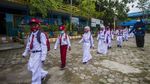 Menengok Hari Pertama Sekolah Tatap Muka di Daerah