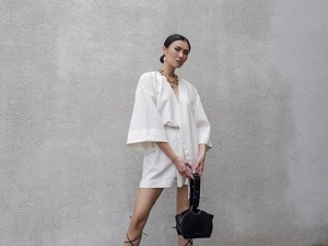Video: Bikin Salfok! Michelle Halim Bawa Tas Anggur ke Fashion Show