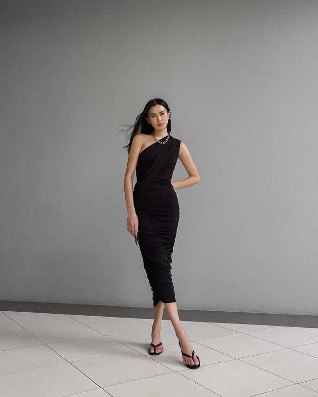 Populer di Instagram dengan followers lebih dari 75 ribu, Michelle Halim mempunyai lima brand yang di antaranya terkait kecantikan di antaranya bulu mata, kosmetik, fashion, body shaper, dan makanan. Ia mengaku merintis sendiri dari nol semua bisnisnya tersebut. Foto: Dok. Instagram @micellehalim.