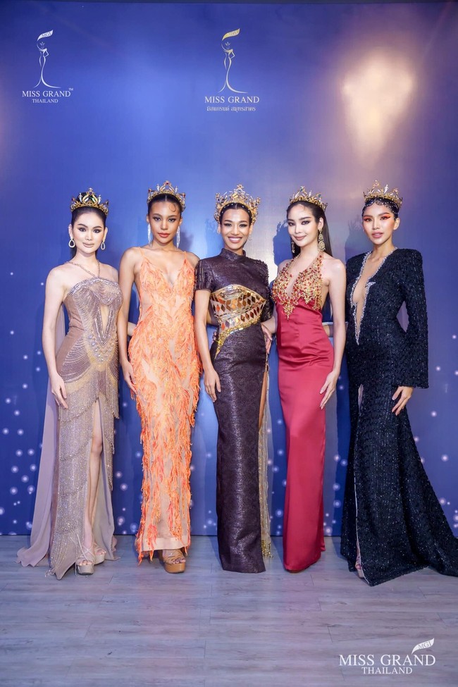 Tak hanya kontestan, para tamu pun terlihat tidak mengenakan masker dan tidak menjaga jarak. Foto: dok. Facebook