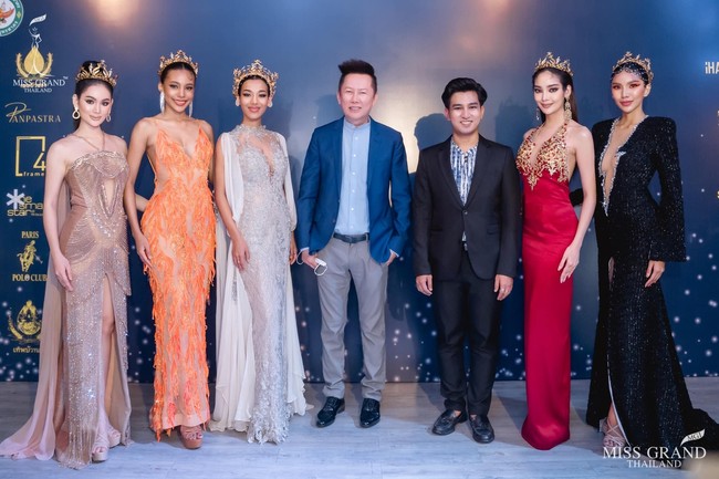 Tak heran dengan total 22 orang yang positif Corona, pihak berwajib kini menyelidiki kasus tersebut. Ada banyak orang yang terlibat di kontes kecantikan tersebut yang melanggar aturan dan regulasi, ujar Pol Maj Gen Piya Tawichai, wakil komisaris polisi metropolitan, seperti dikutip dari Bangkok Post. Foto: dok. Facebook